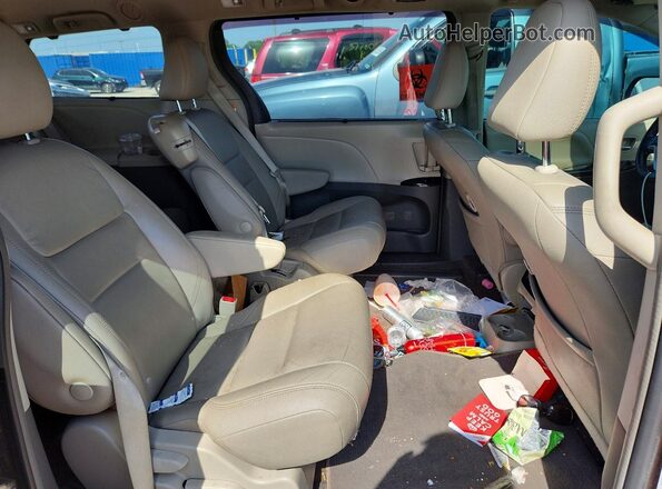 5TDYZ3DC4JS903524 2018 TOYOTA SIENNA Коричневый Вид задней части салона