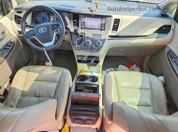 5TDYZ3DC4JS903524 2018 TOYOTA SIENNA Коричневый Вид панели приборов