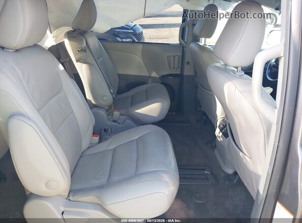 5TDYZ3DC4JS942498 2018 TOYOTA SIENNA Gray Widok naklejki z numerem VIN