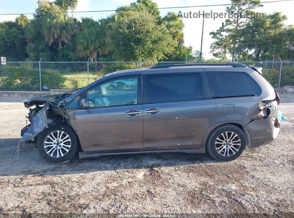 5TDYZ3DC4JS942498 2018 TOYOTA SIENNA Gray Widok wnętrza z tyłu