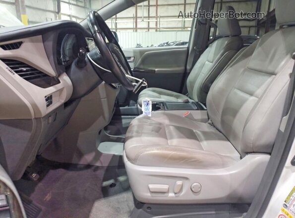5TDYZ3DC4JS946678 2018 TOYOTA SIENNA White წინა სალონის ხედი