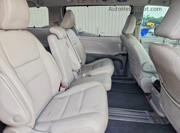 5TDYZ3DC4JS958877 2018 TOYOTA SIENNA Gray Vista interior trasera