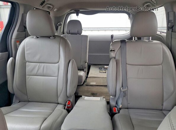 5TDYZ3DC5HS768869 2017 TOYOTA SIENNA Burgundy Հետևի նստատեղերի տեսք