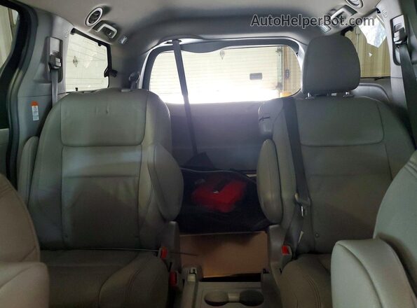 5TDYZ3DC5HS772887 2017 TOYOTA SIENNA Blue Вид задніх сидінь