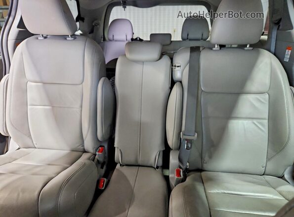 5TDYZ3DC5HS853467 2017 TOYOTA SIENNA Black Rear seats view