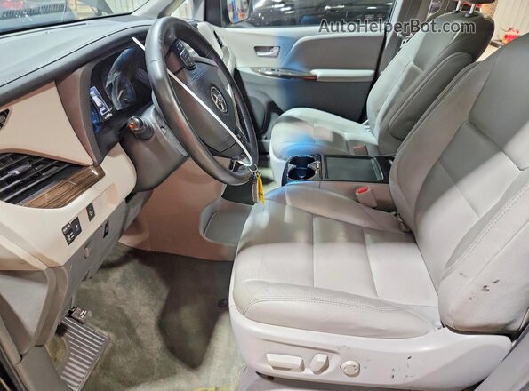 5TDYZ3DC5HS853467 2017 TOYOTA SIENNA Black Front interior view
