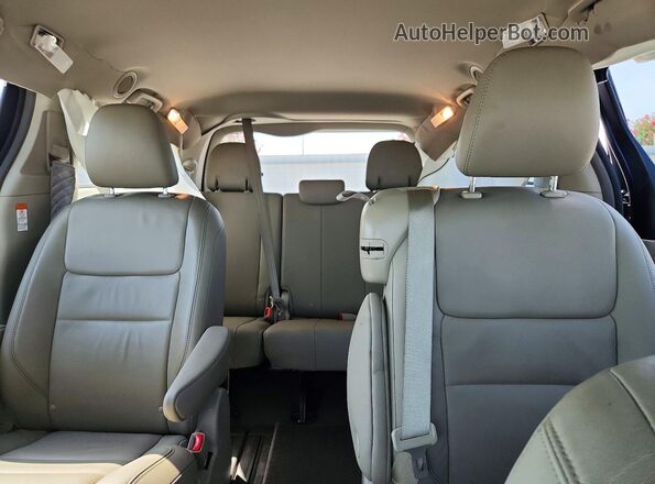 5TDYZ3DC5JS905881 2018 TOYOTA SIENNA Синий Вид задних сидений