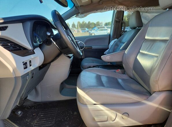 5TDYZ3DC6HS826522 2017 TOYOTA SIENNA White წინა სალონის ხედი