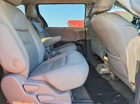 5TDYZ3DC6HS826522 2017 TOYOTA SIENNA White უკანა სალონის ხედი