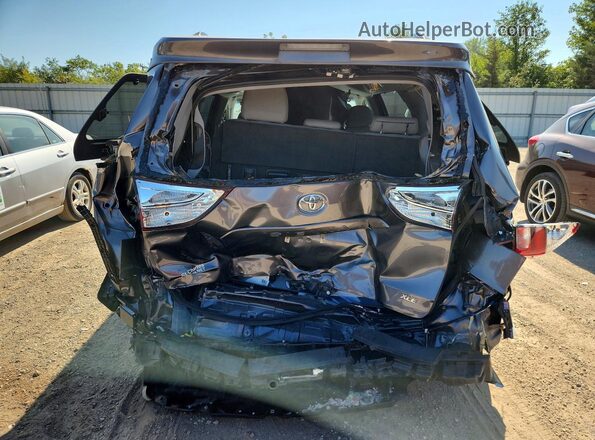 5TDYZ3DC7HS843345 2017 TOYOTA SIENNA Gray Rear interior view