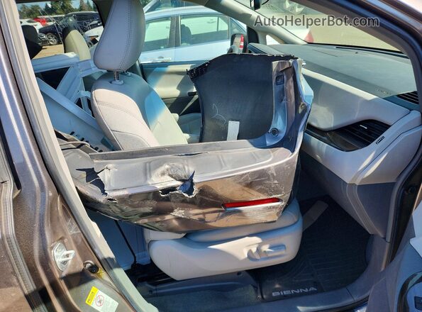 5TDYZ3DC7HS843345 2017 TOYOTA SIENNA Gray 