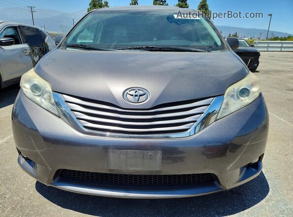 5TDYZ3DC7HS878676 2017 TOYOTA SIENNA Угольный Вид спереди