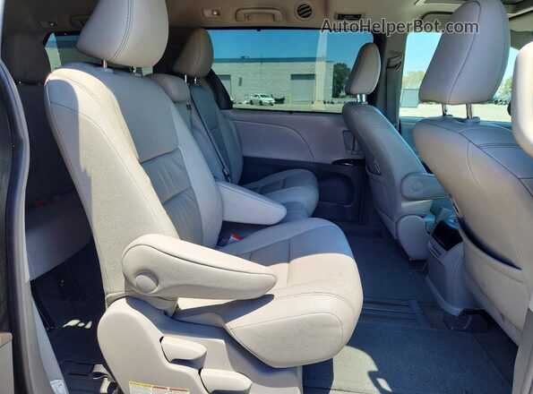 5TDYZ3DC7HS878676 2017 TOYOTA SIENNA Угольный Вид задней части салона
