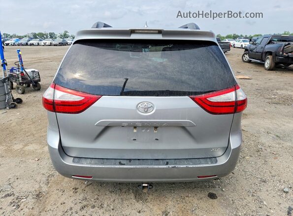 5TDYZ3DC7JS928479 2018 TOYOTA SIENNA Silver Вид ззаду