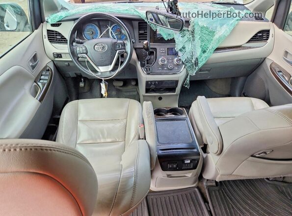 5TDYZ3DC7JS928479 2018 TOYOTA SIENNA Silver Вид панелі приладів