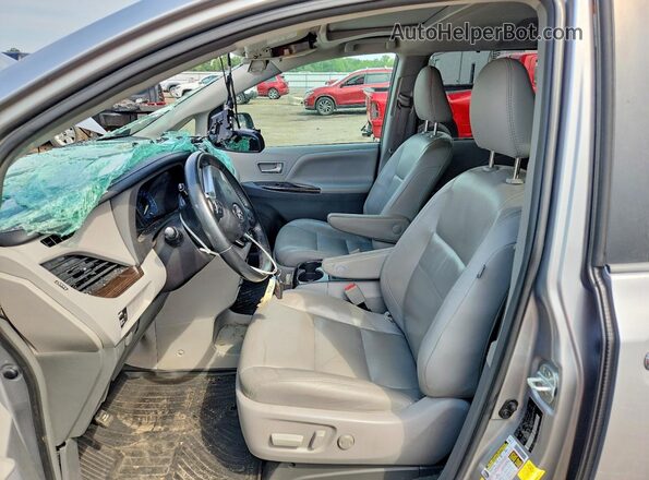 5TDYZ3DC7JS928479 2018 TOYOTA SIENNA Silver Вид салону спереду