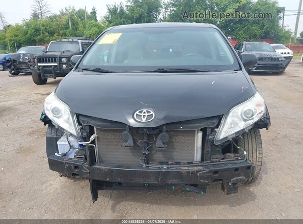 5TDYZ3DC8HS811956 2017 TOYOTA SIENNA Black ხელსაწყოთა პანელის ხედი