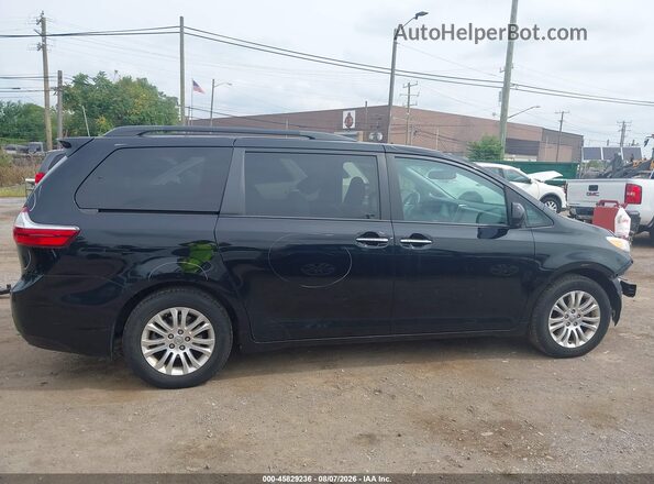 5TDYZ3DC8HS811956 2017 TOYOTA SIENNA Black უკანა სალონის ხედი