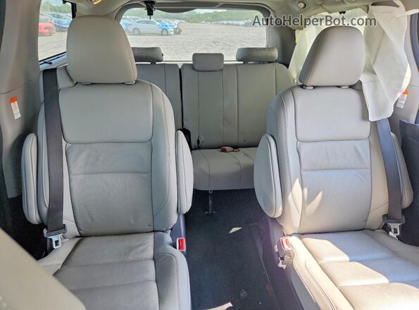 5TDYZ3DC8HS827610 2017 TOYOTA SIENNA Blue Vista de los asientos traseros
