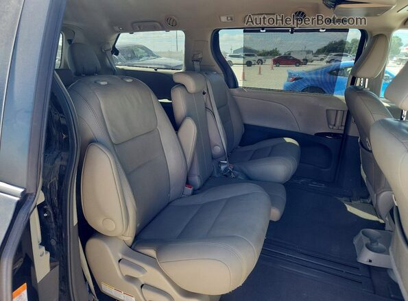 5TDYZ3DC8HS845685 2017 TOYOTA SIENNA Black უკანა სალონის ხედი