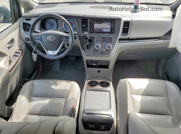 5TDYZ3DC8JS933478 2018 TOYOTA SIENNA Gray Widok deski rozdzielczej