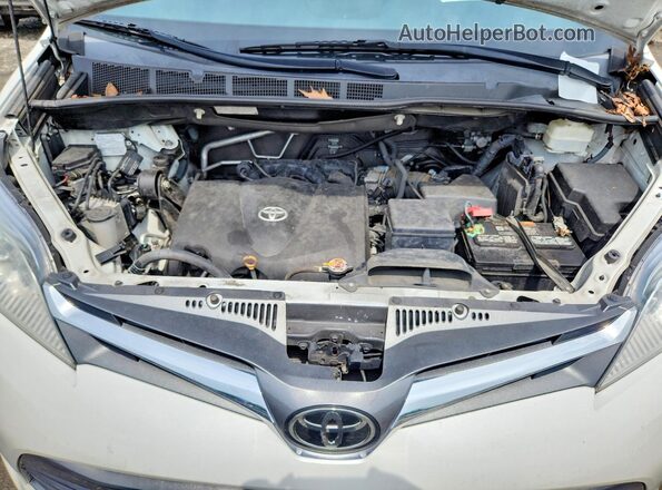 5TDYZ3DC8LS065906 2020 TOYOTA SIENNA White Widok komory silnika
