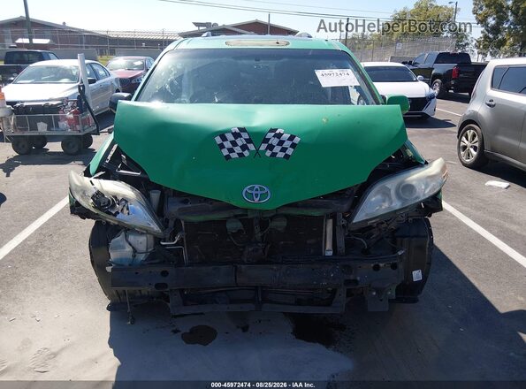 5TDYZ3DC9HS778711 2017 TOYOTA SIENNA Green Rear interior view