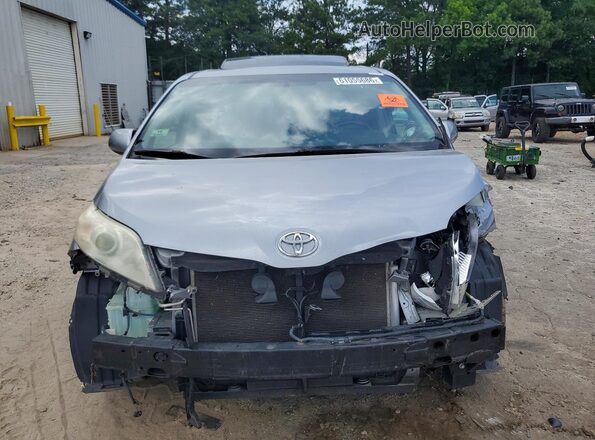 5TDYZ3DC9HS825543 2017 TOYOTA SIENNA Silver Vista frontal