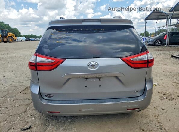 5TDYZ3DC9HS825543 2017 TOYOTA SIENNA Silver Vista trasera