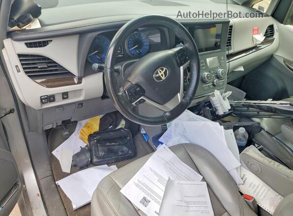 5TDYZ3DC9HS825543 2017 TOYOTA SIENNA Silver Vista del salpicadero