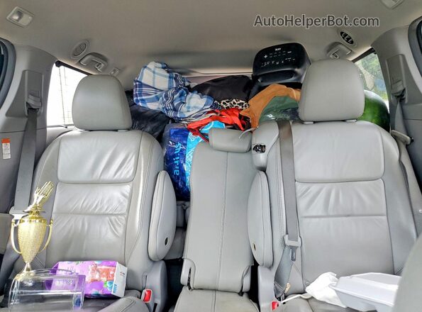 5TDYZ3DC9HS825543 2017 TOYOTA SIENNA Silver Vista de los asientos traseros
