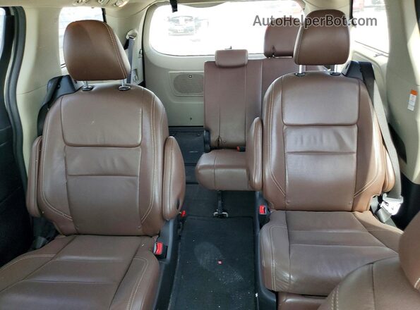 5TDYZ3DC9HS843279 2017 TOYOTA SIENNA Beige Rear seats view