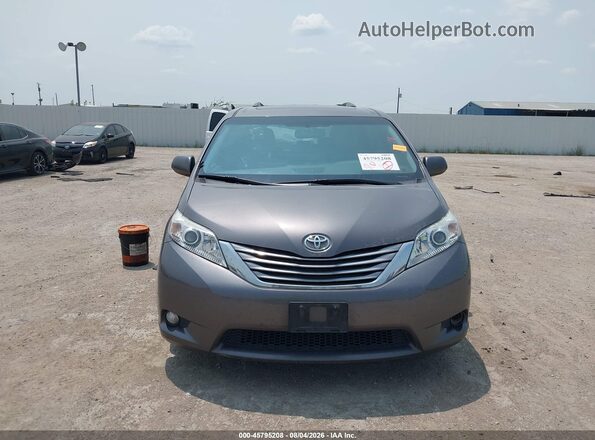 5TDYZ3DC9HS853035 2017 TOYOTA SIENNA Gray Vista del cuadro de instrumentos