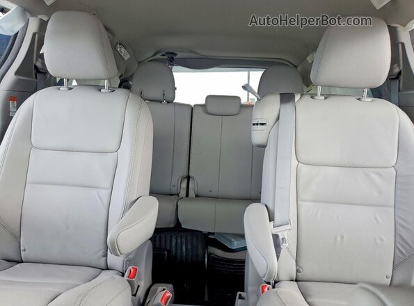 5TDYZ3DCXJS945700 2018 TOYOTA SIENNA Белый Вид задних сидений