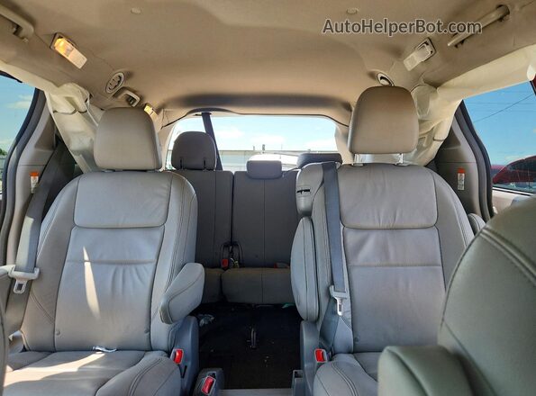 5TDYZ3DCXJS950010 2018 TOYOTA SIENNA Burgundy Vista de los asientos traseros