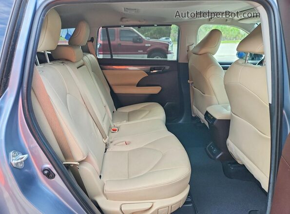 5TDYZRAH1LS015612 2020 TOYOTA HIGHLANDER Blue Սալոնի հետևի տեսք
