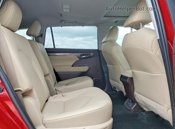 5TDYZRAH9MS522002 2021 TOYOTA HIGHLANDER Red Widok wnętrza z tyłu