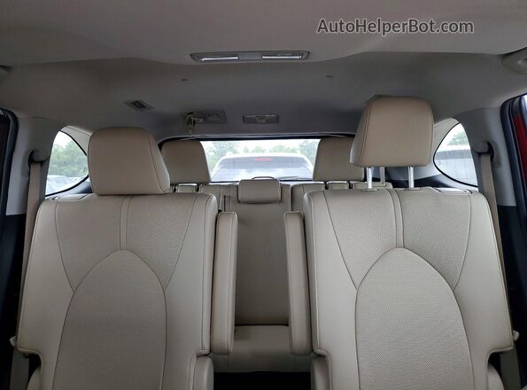 5TDYZRAH9MS522002 2021 TOYOTA HIGHLANDER Red Widok tylnych siedzeń