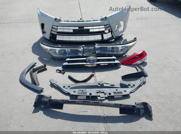 5TDYZRFH2HS218279 2017 TOYOTA HIGHLANDER White Widok zestawu wskaźników