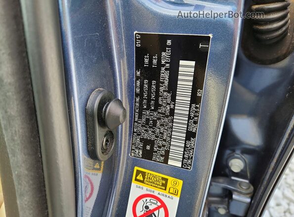 5TDYZRFH3HS196115 2017 TOYOTA HIGHLANDER Blue Widok komory silnika
