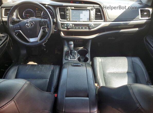 5TDYZRFH5JS250679 2018 TOYOTA HIGHLANDER Blue Вид панелі приладів