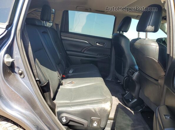 5TDYZRFH5JS250679 2018 TOYOTA HIGHLANDER Blue Вид задньої частини салону