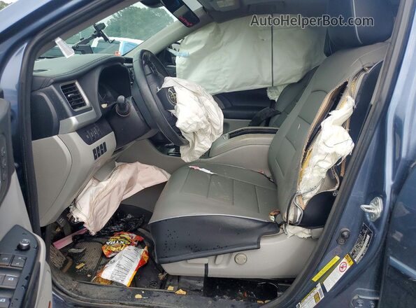 5TDYZRFH5JS253601 2018 TOYOTA HIGHLANDER Синий Вид салона спереди