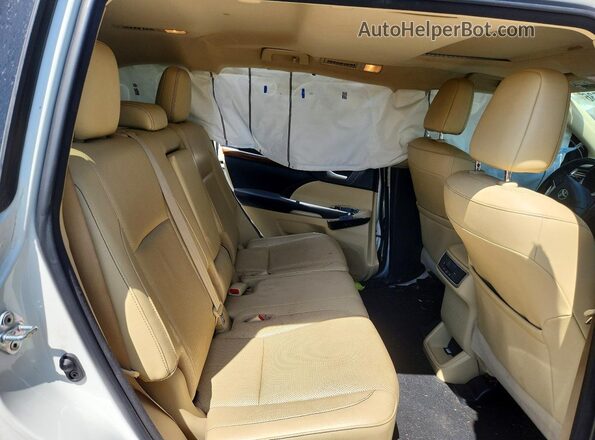 5TDYZRFH6JS284114 2018 TOYOTA HIGHLANDER White უკანა სალონის ხედი