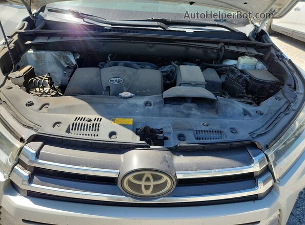 5TDYZRFH6JS284114 2018 TOYOTA HIGHLANDER White ძრავის განყოფილების ხედი