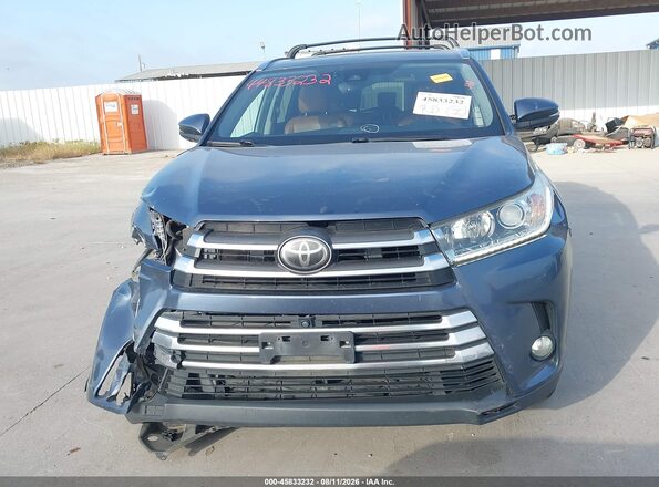 5TDYZRFH8HS188432 2017 TOYOTA HIGHLANDER Синий Вид задней части салона