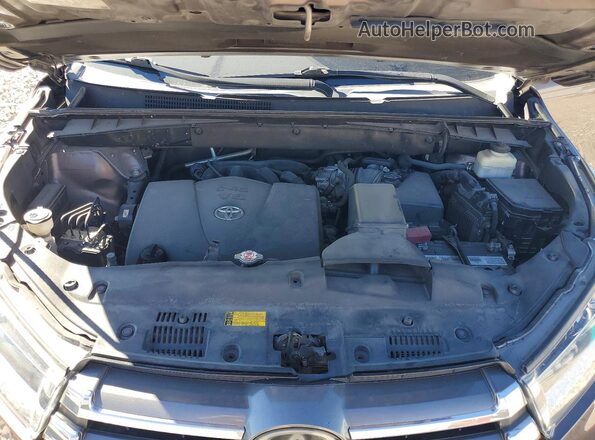 5TDYZRFH8JS279660 2018 TOYOTA HIGHLANDER Brown Vista del compartimento del motor
