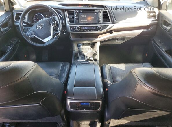 5TDYZRFH8JS279660 2018 TOYOTA HIGHLANDER Brown Vista del salpicadero