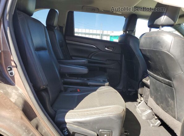 5TDYZRFH8JS279660 2018 TOYOTA HIGHLANDER Brown Vista interior trasera