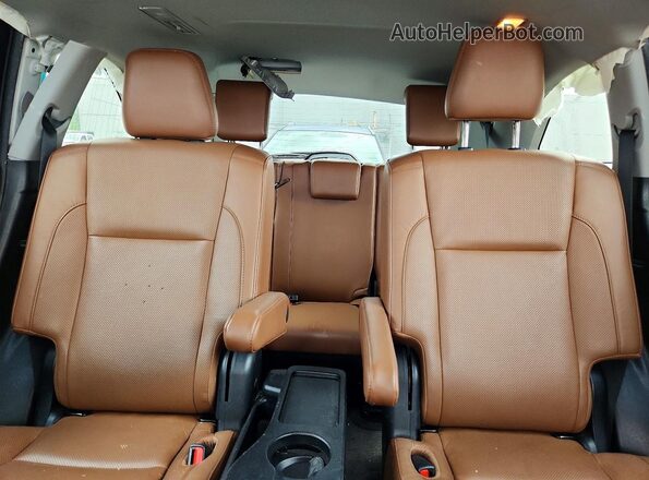 5TDYZRFH8KS309144 2019 TOYOTA HIGHLANDER White Widok tylnych siedzeń